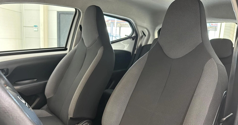 Toyota Aygo cena 39900 przebieg: 51241, rok produkcji 2019 z Zaklików małe 254